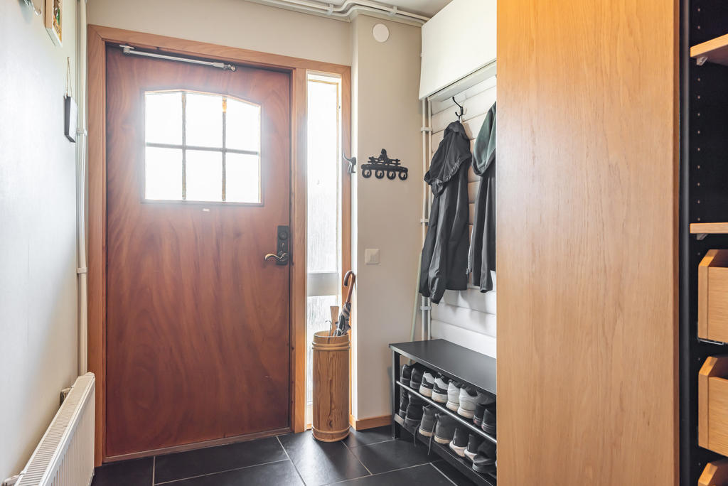 Entré och hall med plats för kläder och skor