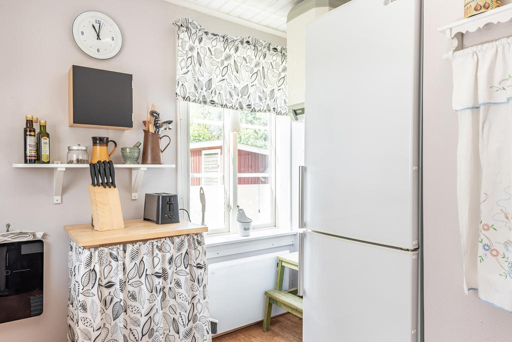 Tvättmaskin finns i köket men finns inte med på bilderna