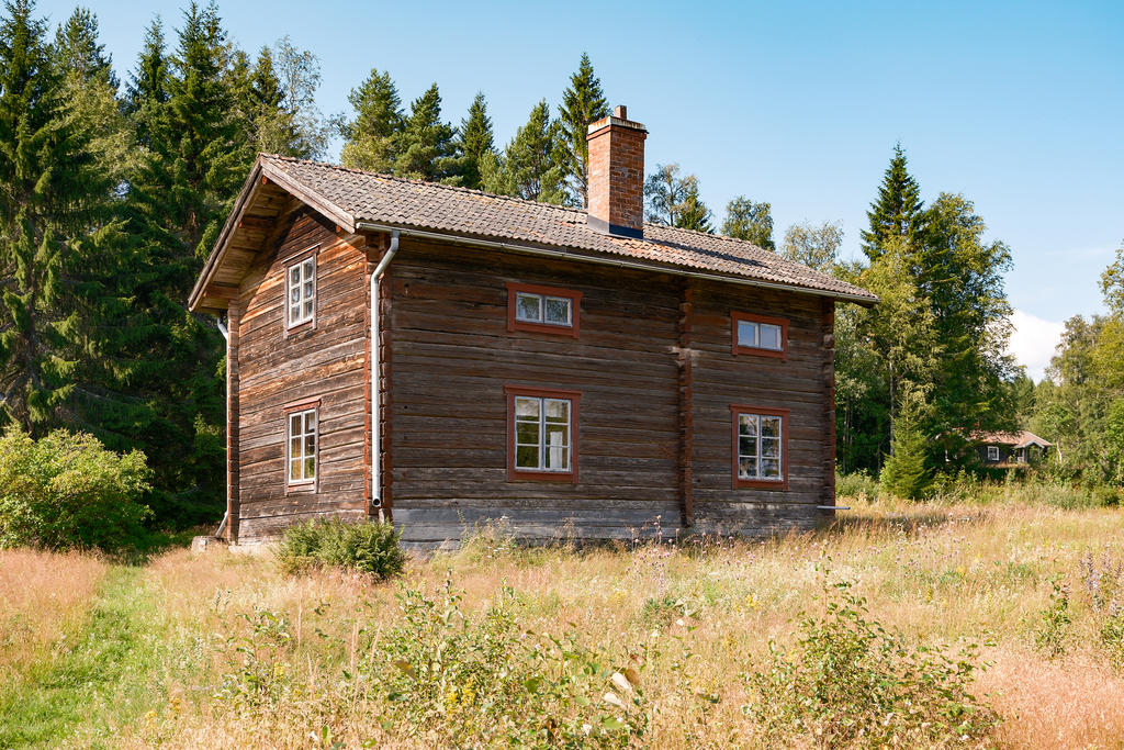 Husets baksida.