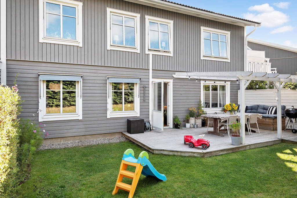 84 kvm bostad med fin tomt och terrass