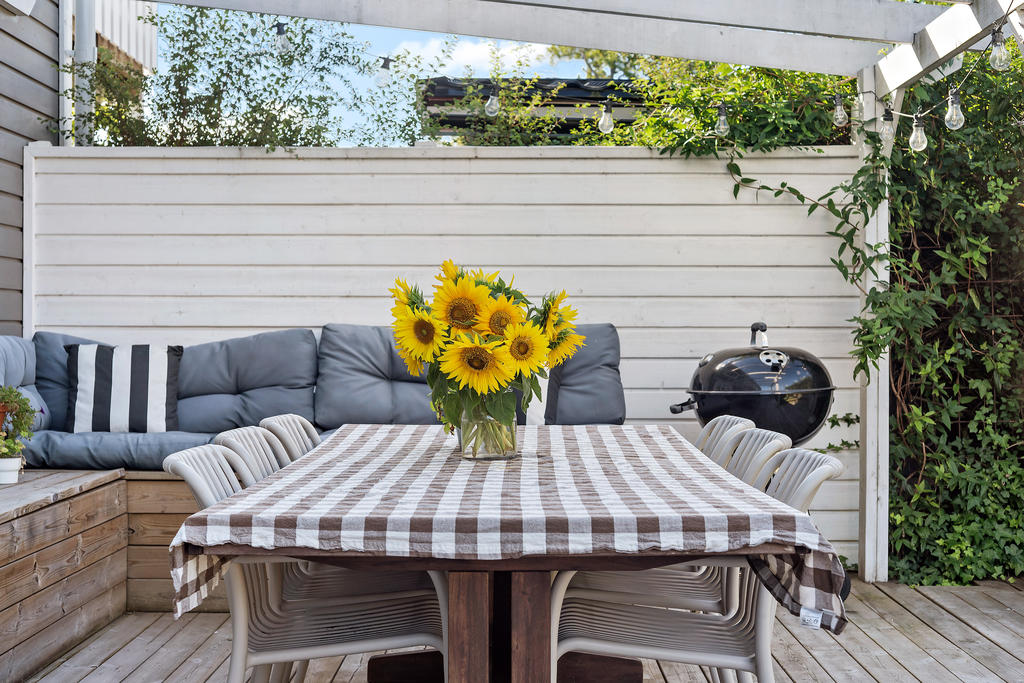 Platsbyggda soffor  finns