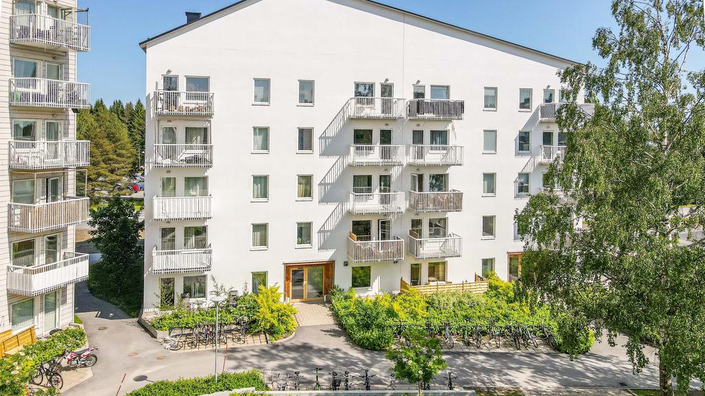Drönarbild från innergården
balkongen är 2trappor upp till vänster