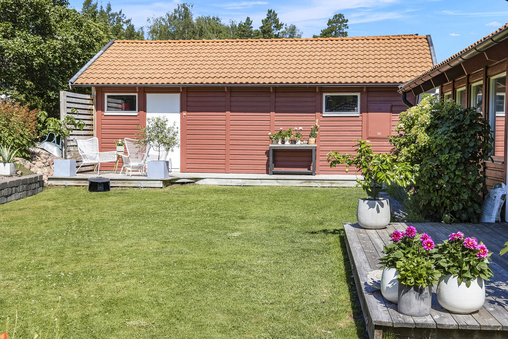 Baksidan mot garaget 