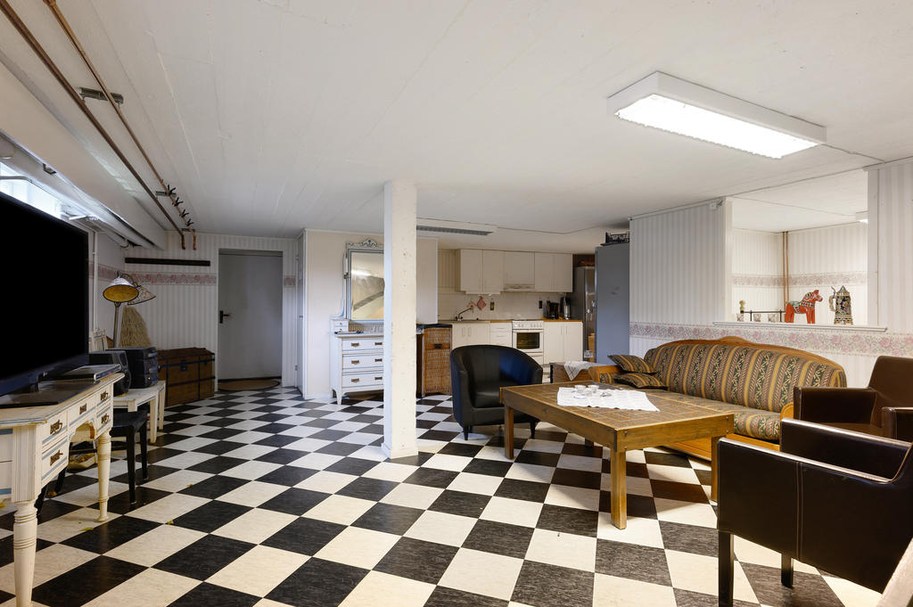 Lokal med kök i källarplan 