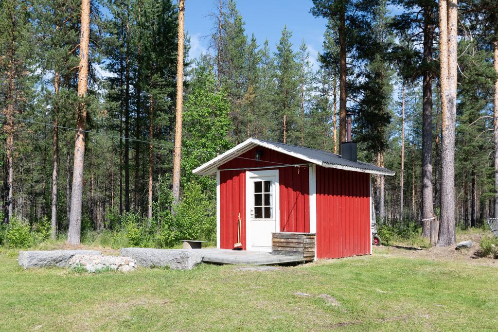 Bastu med grillplats intill