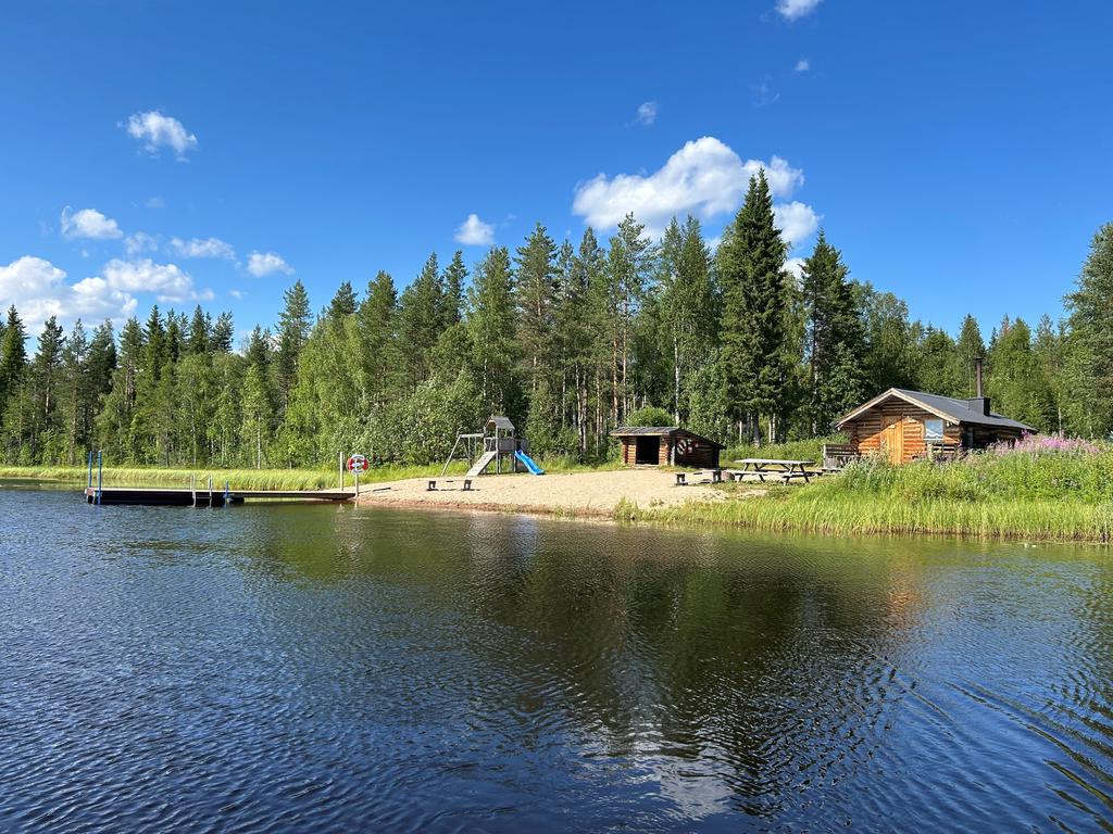 Säljarens bild - Badstrand med bastu, brygga och lekplats.