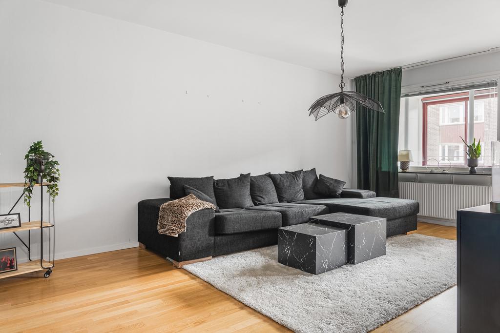 Vardagsrum med plats för stor soffgrupp 