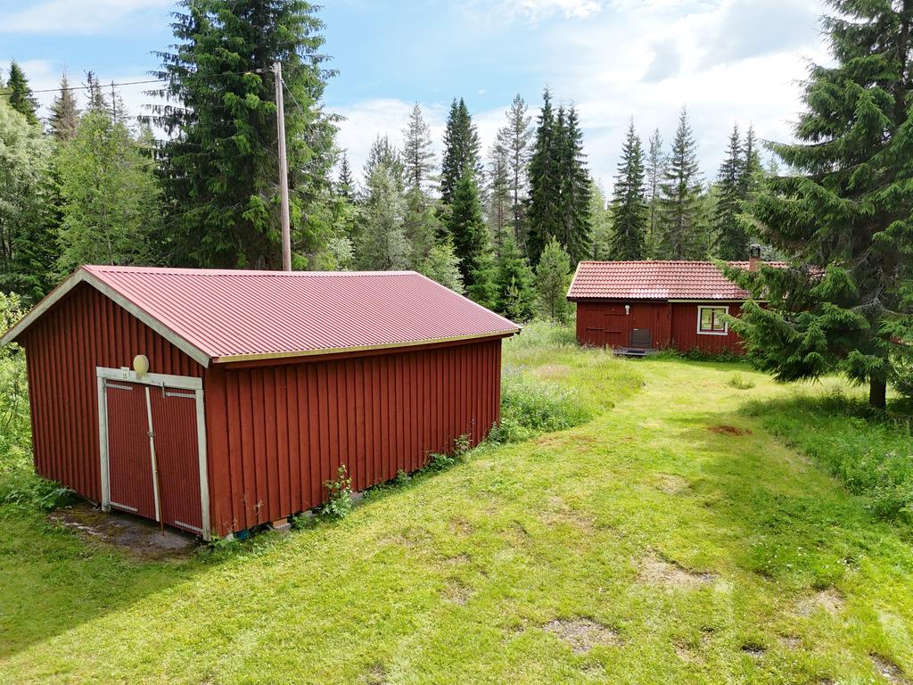 Garage med vallabod. 