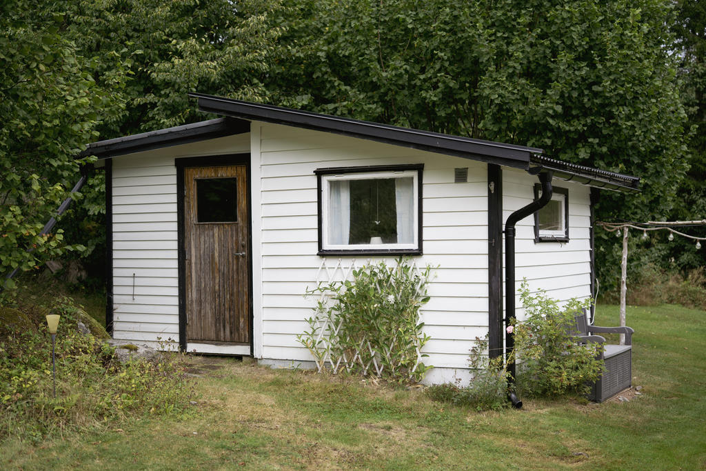Gästhus med sovrum & förvaring invid