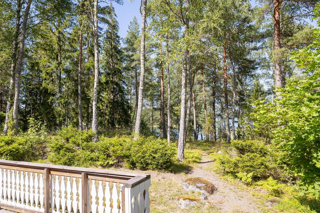 Stig ner till vattnet