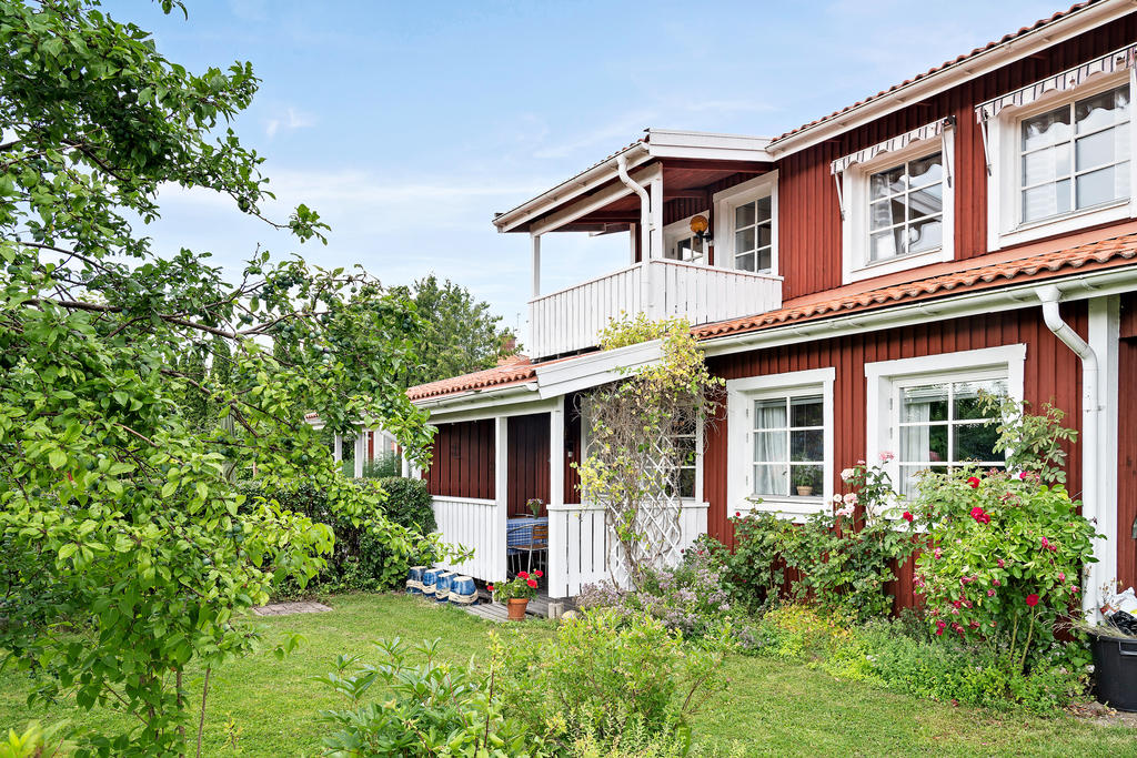 Baksidan med trädgård