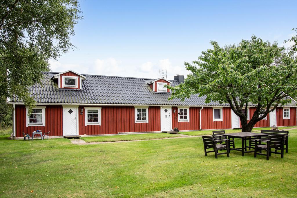 Varje lägenhet har dessutom en egen yta där man kan ställa utemöbler. 
