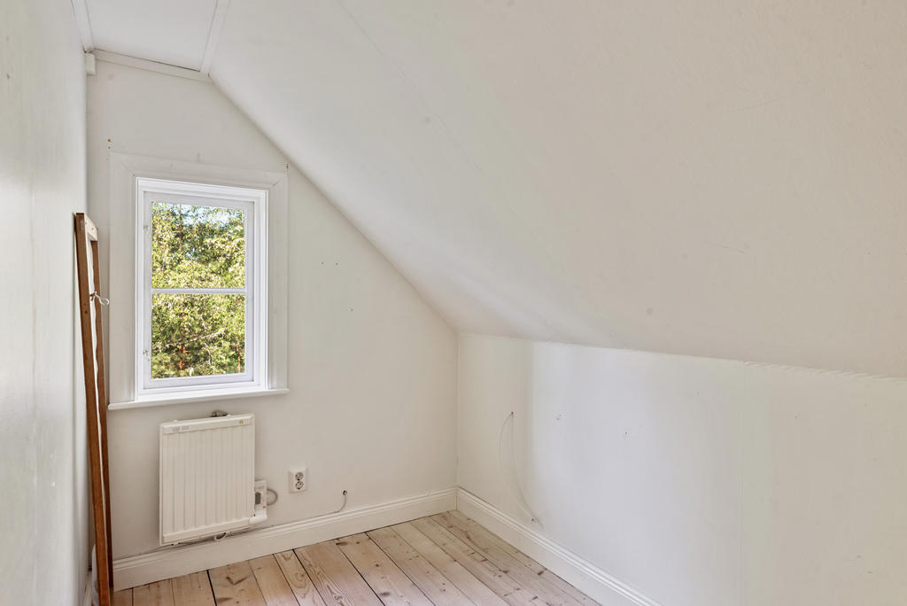 Isolerad och vnterbonad kattvind med elradiator
