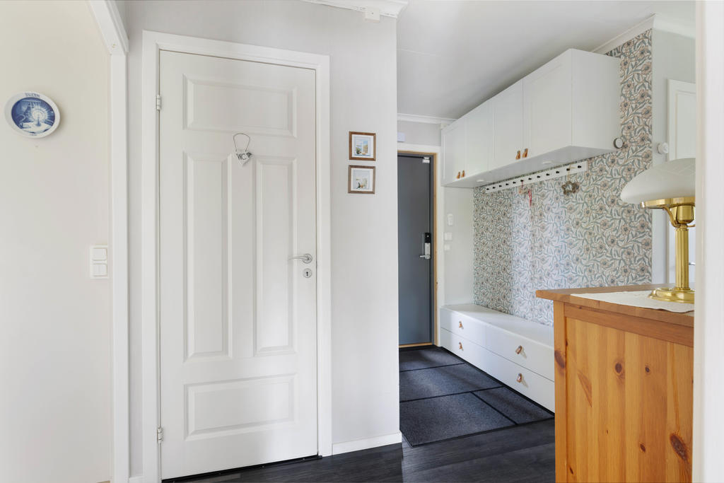 Hall med vattenburen golvvärme