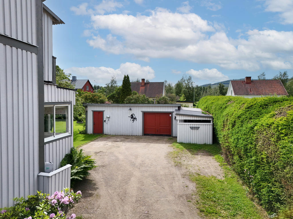 Garage och förråd