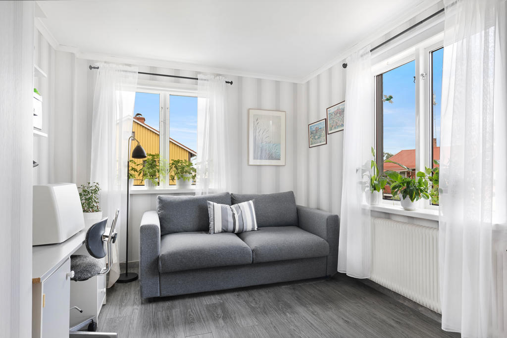 ÖV: Sovrum 3 med laminatgolv