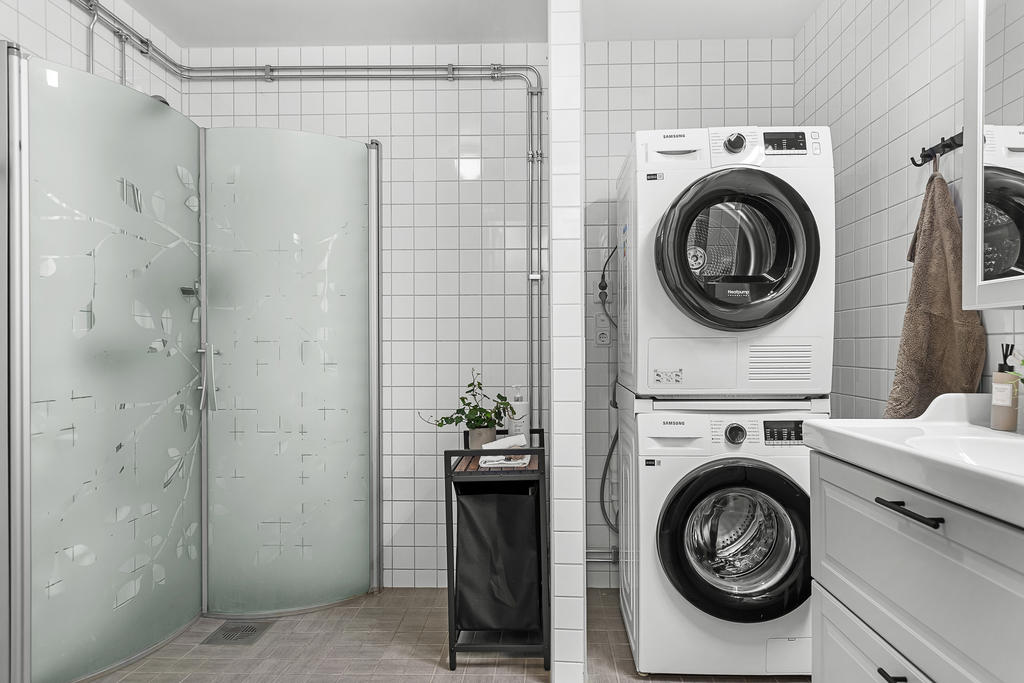 Rymligt & fräscht WC & duschrum