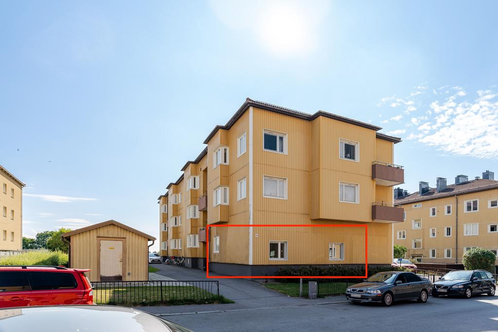 Lägenhet på gavel mot lugn gata