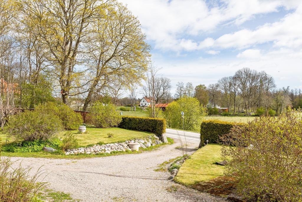 In och utfart till fastigheten