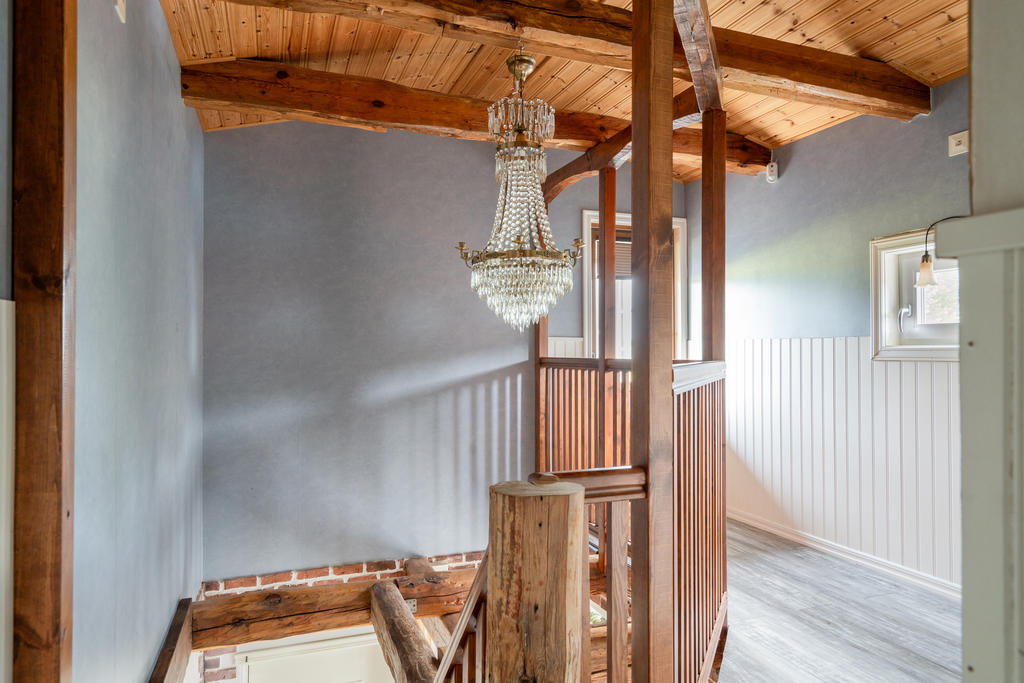 Övre hall med utgång till balkong