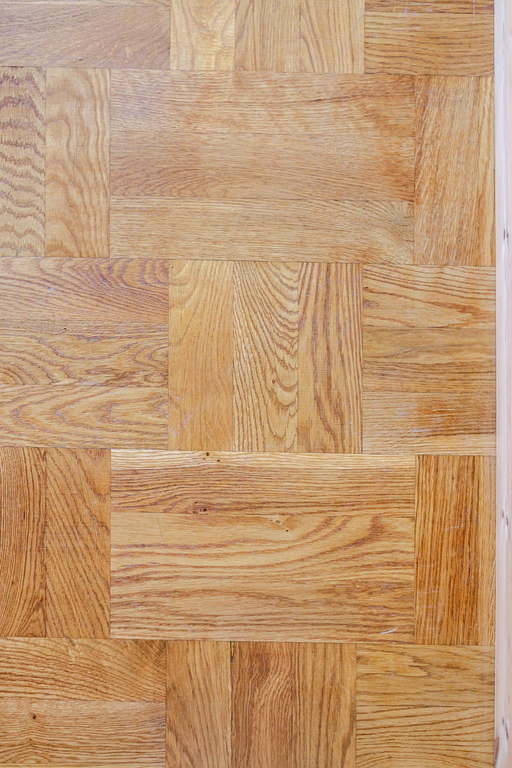Detaljbild ekparkett. 