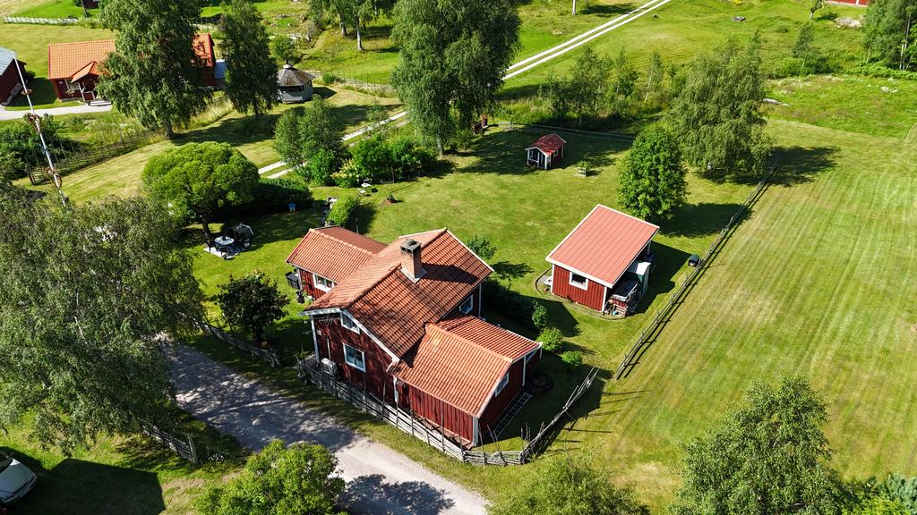 Trevlig tomt med avskilt läge.