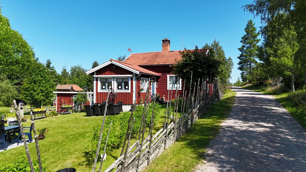 Huset ligger på höjden vilket ger en härlig känsla.