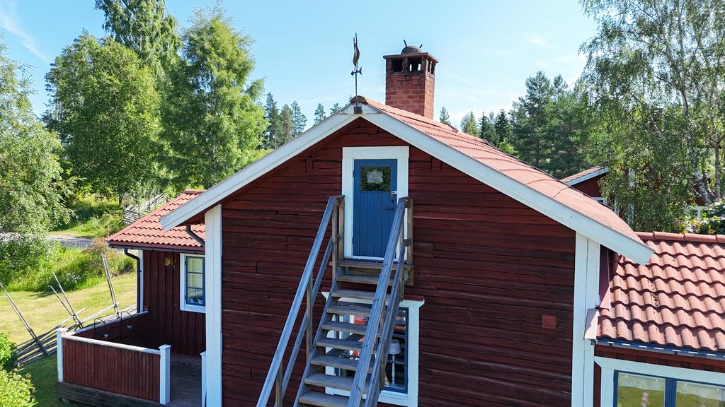 Här finns ett loft med två sovplatser. Perfekt för den stora familjen eller vid besök!