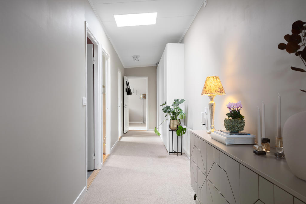 Hallen som mynnar till sovrummen