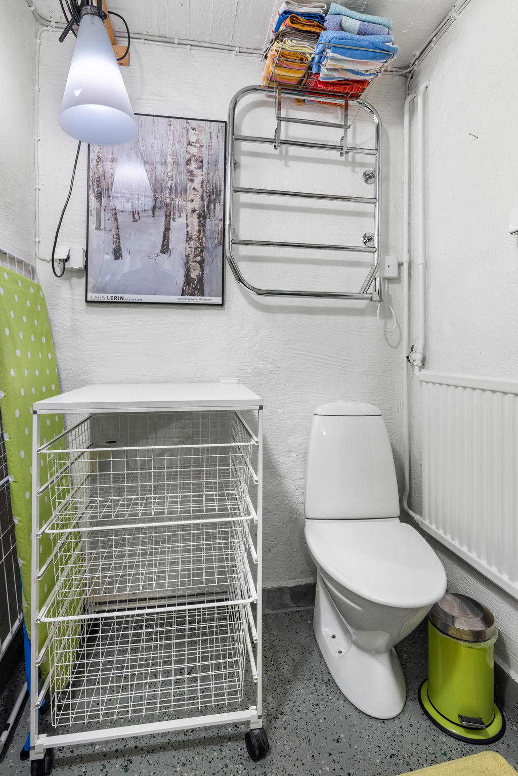 KV: Toalett i tvättstuga. 
