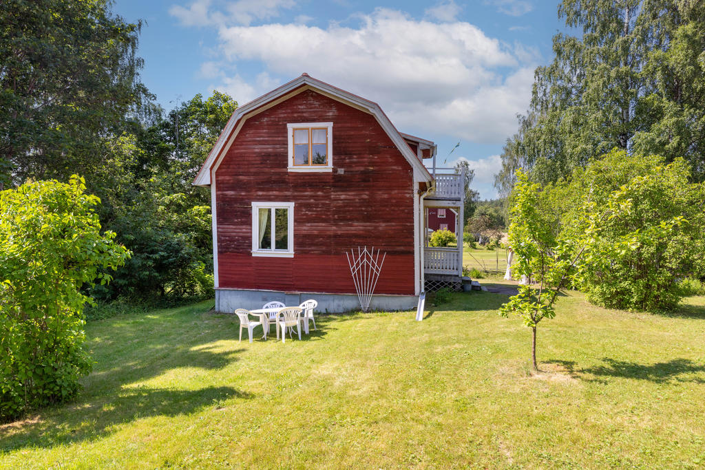 Fasad i öster. 