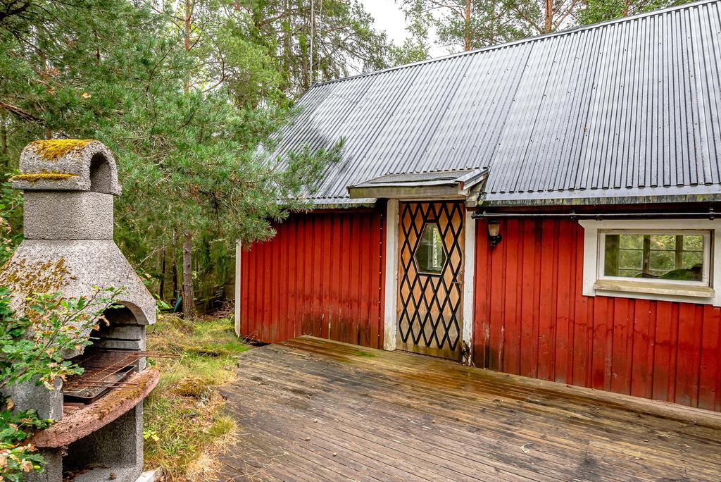 Gästhus med uteplats framför