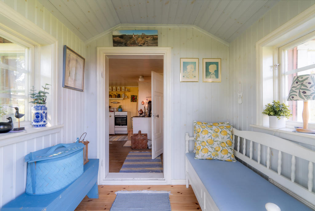Tamburen (hallen) har plats för en möbel