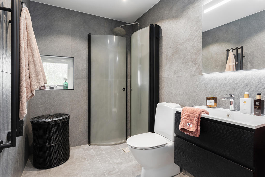 Lyxigt och stilrent wc/dusch