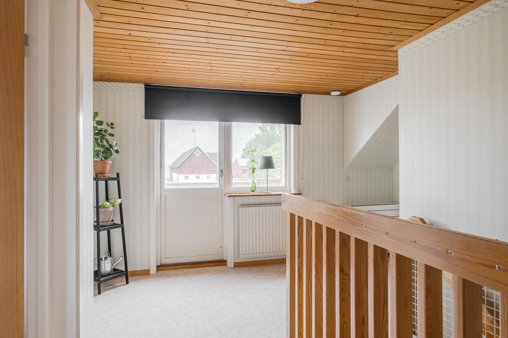 Övre hallen har utgång till balkongen