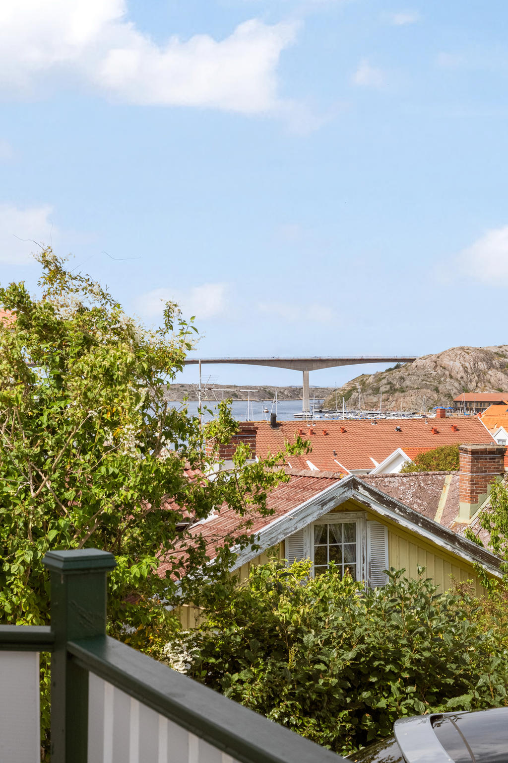 Utsikt ifrån altanen på entréplan