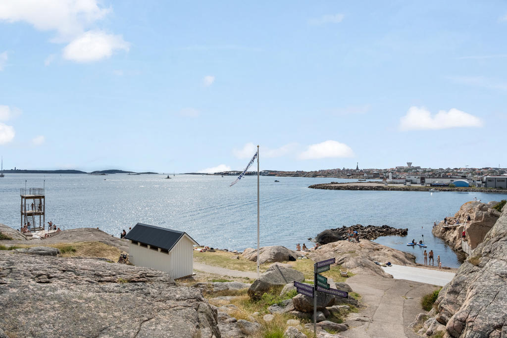 Stenbogens badplats. Nås på en kort promenad.