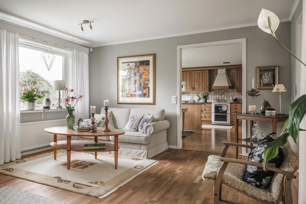 Vardagsrum med plats för olika möblemang
