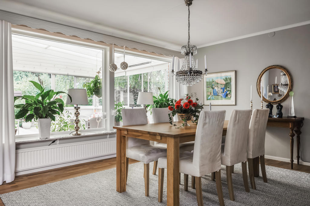 Stora fönster med ett härligt ljusinsläpp