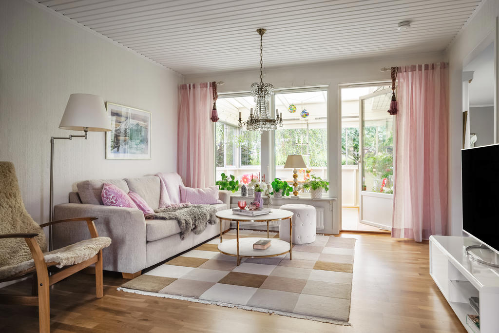 Allrum med utgång till uterum