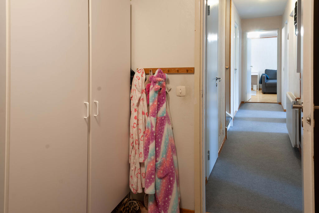 Förråd mot hall i suterräng