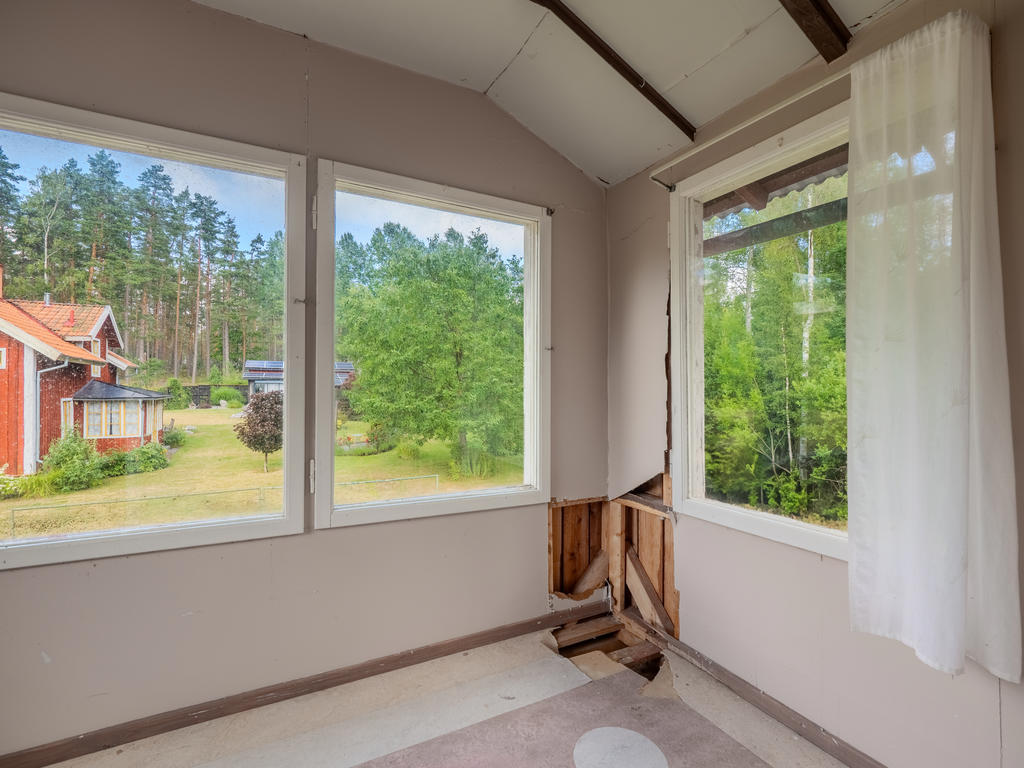 Påbörjat renovering för att bygga balkong enligt original