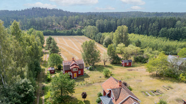 Charmigt torp från 1932 med karaktär, utsikt och närhet till bad och natur
