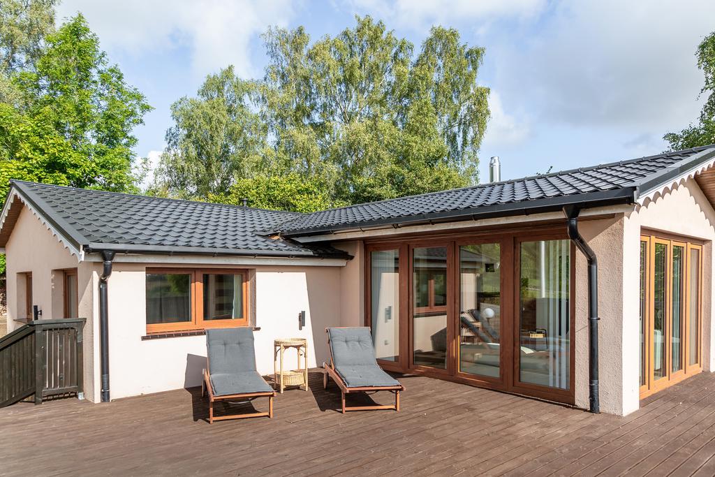 Altandäcket har gott om utrymme till att bjuda hem familj och vänner 