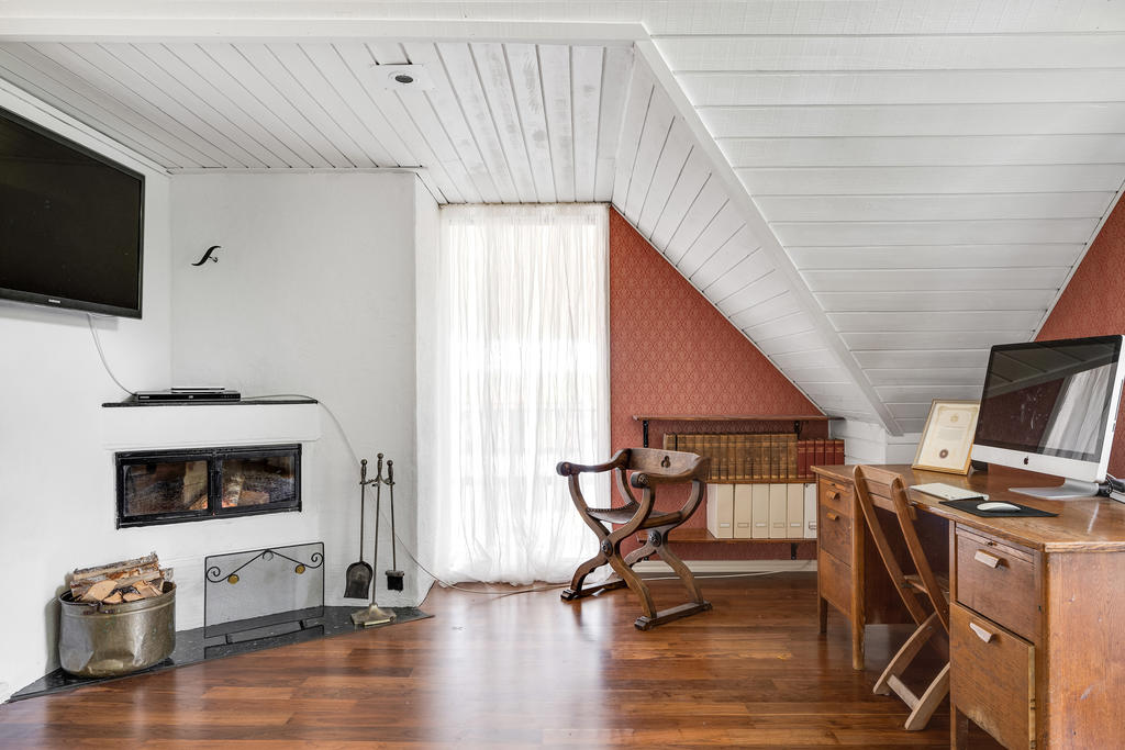 ...och gott om plats för arbetshörna eller mysig läshörna vid spisen