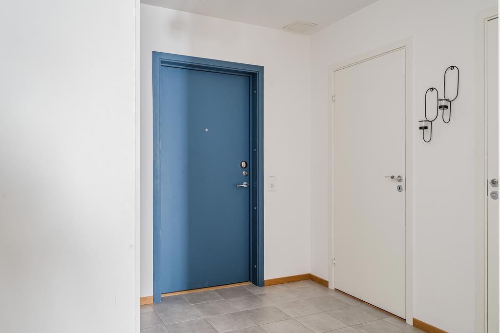 Entré med praktisk klinker på golvet