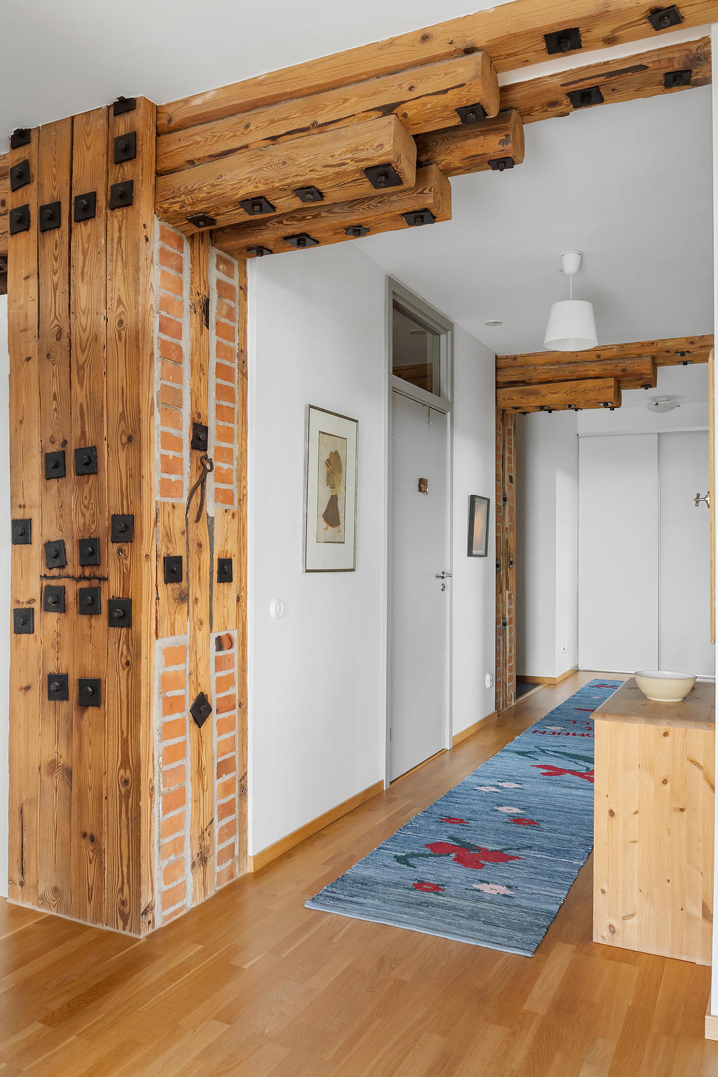 Hall med klädkammare