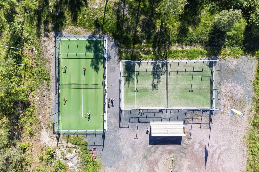 Padelbanor i närheten av tomten