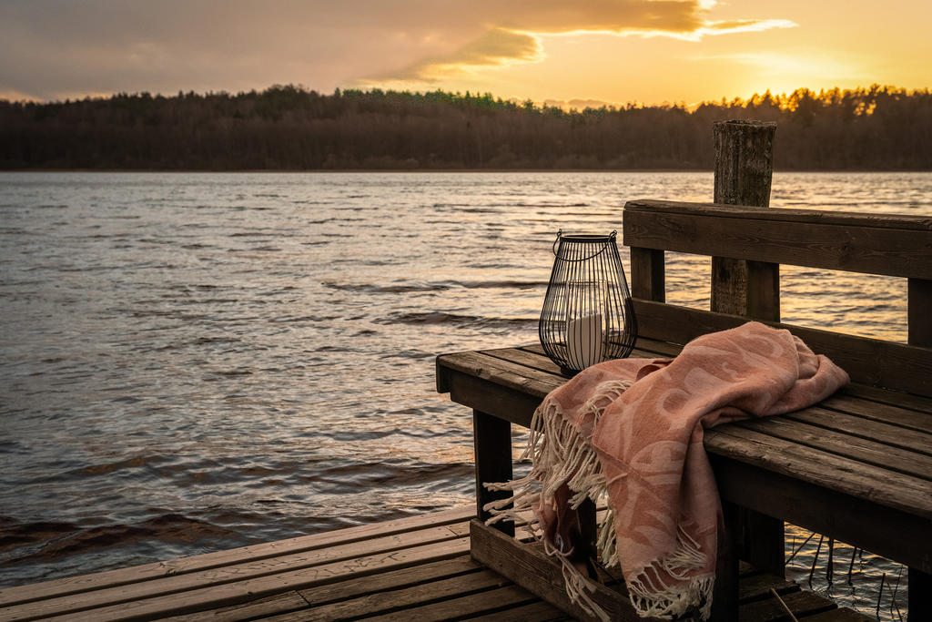 Sandsjö och Mellsjö, ligger en kort promenad bort från huset