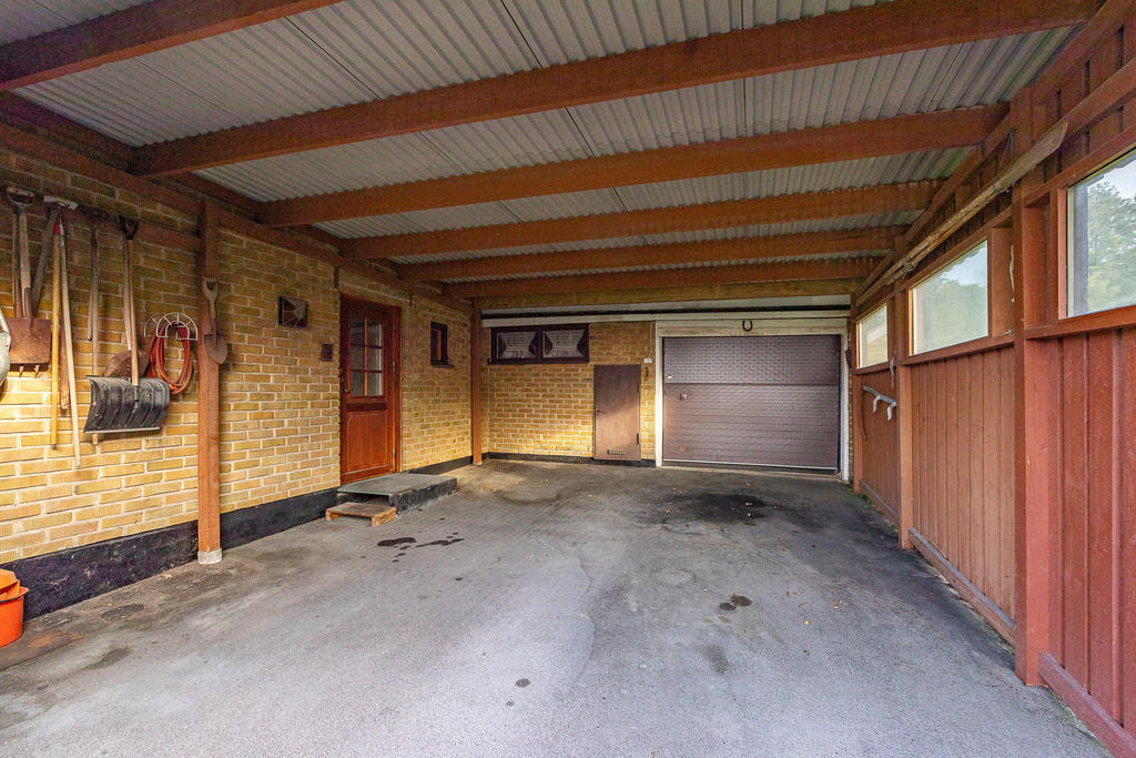 Carport och garage 